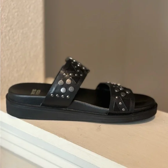 Frye & Co. Castella Women’s Black Sandal Size 6 Gun Metal Studs Adj. Strap NIB - Picture 5 of 10